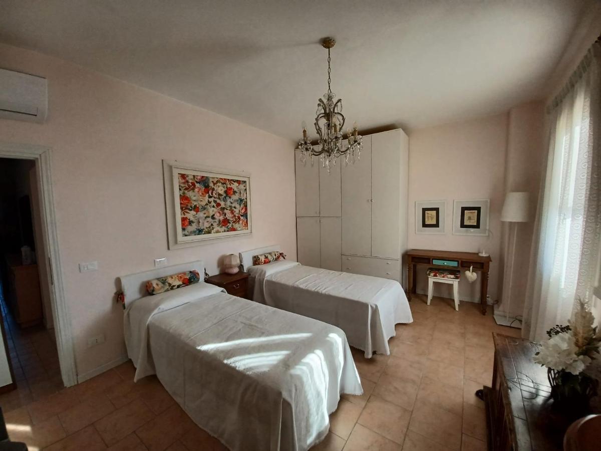 Casa Vacanze L'Acquerello Lari Kültér fotó