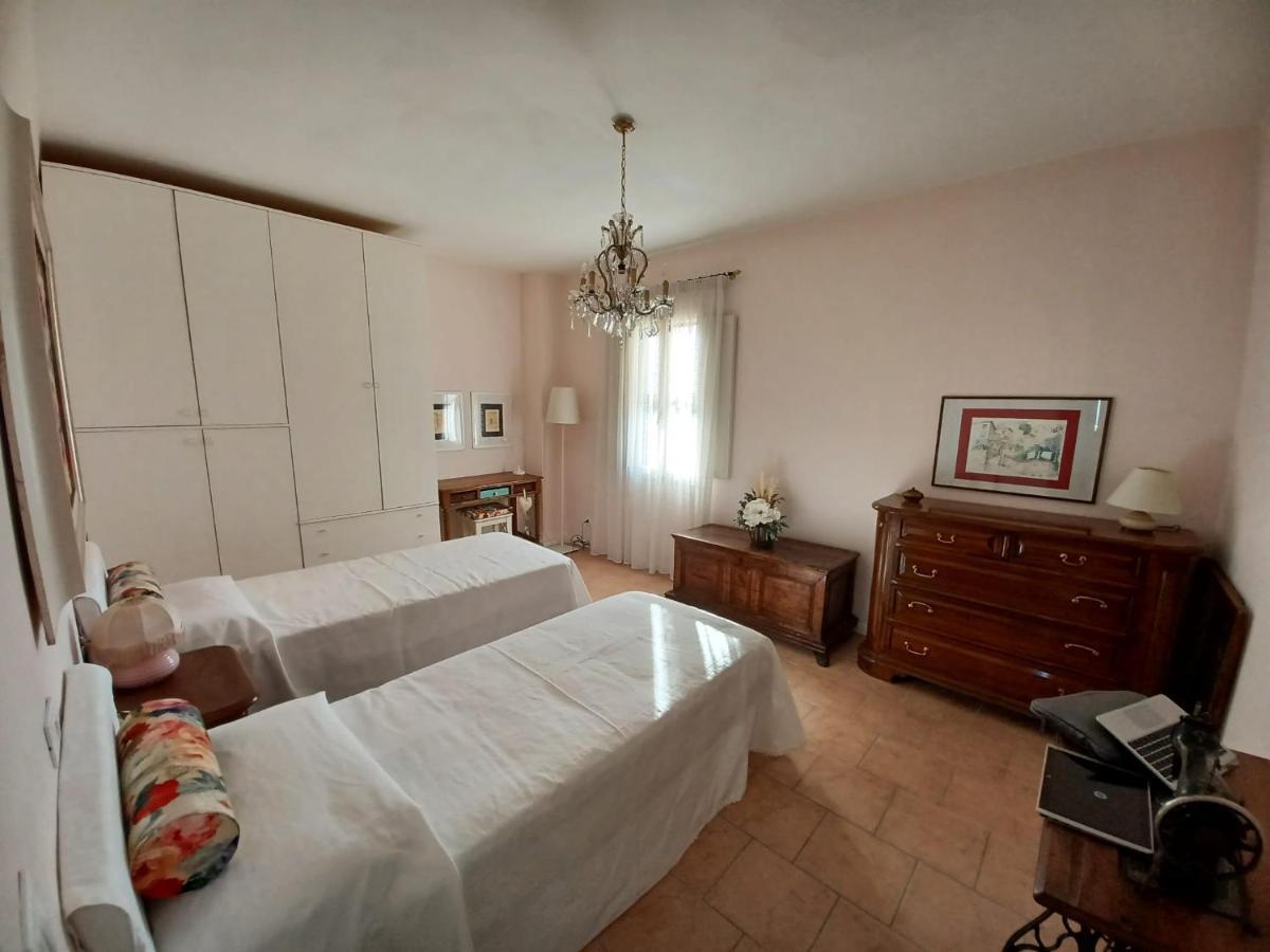 Casa Vacanze L'Acquerello Lari Kültér fotó