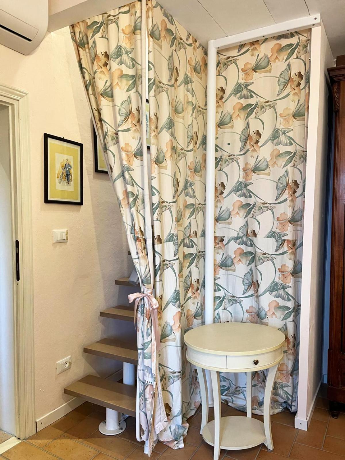 Casa Vacanze L'Acquerello Lari Kültér fotó